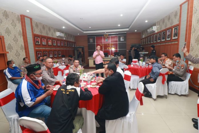 Bidhumas Polda Kepri dan KIP Provinsi Kepri bersama Organisasi Pers Dan Awak Media di Kabupaten Karimun menggelar Coffe Morning di Rupatama Polres Karimun, Jumat (26/8) F,ist