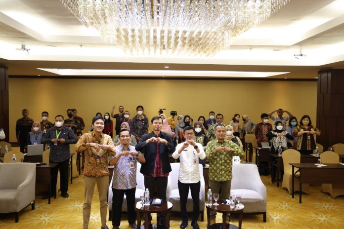 Kepala Dinas Komunikasi dan Informatika Provinsi Kepulauan Riau Hasan menghadiri pembukaan Bimbingan Teknis Strategi Komunikasi Krisis dan Evaluasi Kinerja Media Sosial yang diselenggarakan Kementerian Komunikasi dan Informatika di Swiss-Belhotel Harbour Bay, Batam, (25/8) F,ist