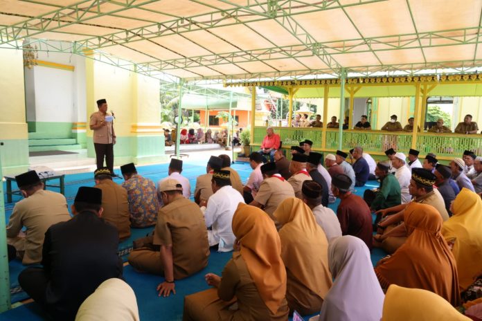 Gubernur Kepulauan Riau H. Ansar Ahmad menekankan dalam pekerjaan Penataan Pulau Penyengat, khususnya revitalisasi Masjid Raya Sultan Riau beberapa hal memang dikembangkan, namun kedaulatan heritage harus tetap dipertahankan. F,ist