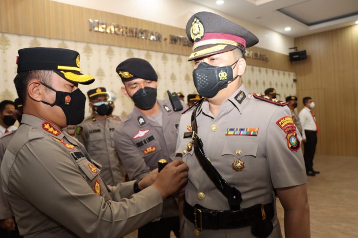 Kapolresta Tanjungpinang Kombes Pol H. Ompusunggu memimpin upacara serah terima jabatan Wakapolresta Tanjungpinang, Rabu (24/08) F,ist