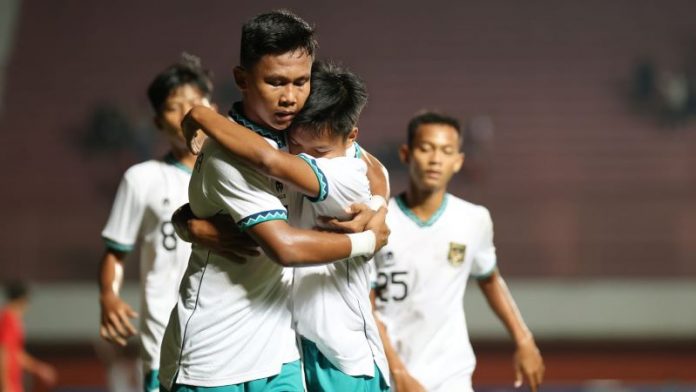 Kemenangan Timnas U-16 atas Timnas U-16 Singapura dengan skor 9-0 membuat Timnas U-16 Vietnam harus turun ke urutan ke dua yang sudah mengalahkan Filipina 5-0, Rabu (03/8) F,PSSI