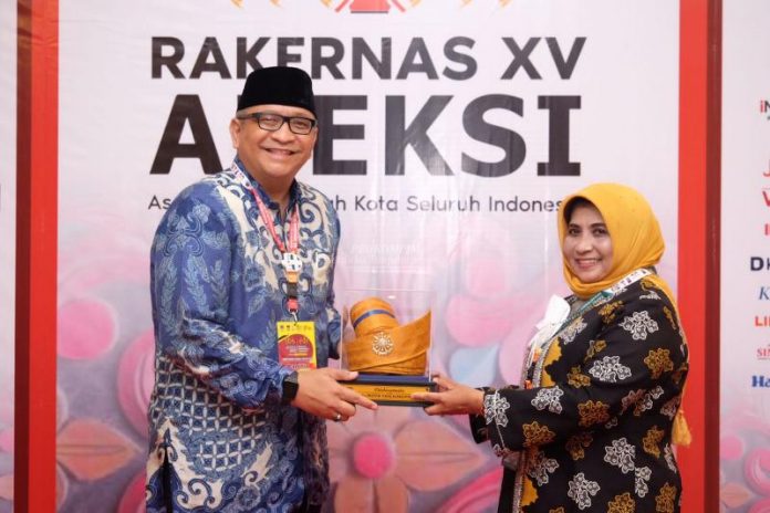 Wali Kota Tanjungpinang, Rahma, mengatakan dalam pembahasan Rakernas bersama seluruh Wali Kota kemarin turut menyampaikan dan memperjuangkan kelanjutan tenaga honorer di daerah F,ist