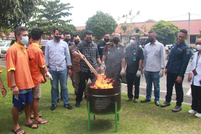 Direktorat Reserse Narkoba Polda Kepri melakukan pemusnahan barang bukti narkoba dari kasus TP. Narkoba yang terjadi di wilayah Kepulauan Riau periode bulan Februari s/d Agustus 2022 dari 6 Laporan Polisi dengan jumlah tersangka 7 orang F,ist