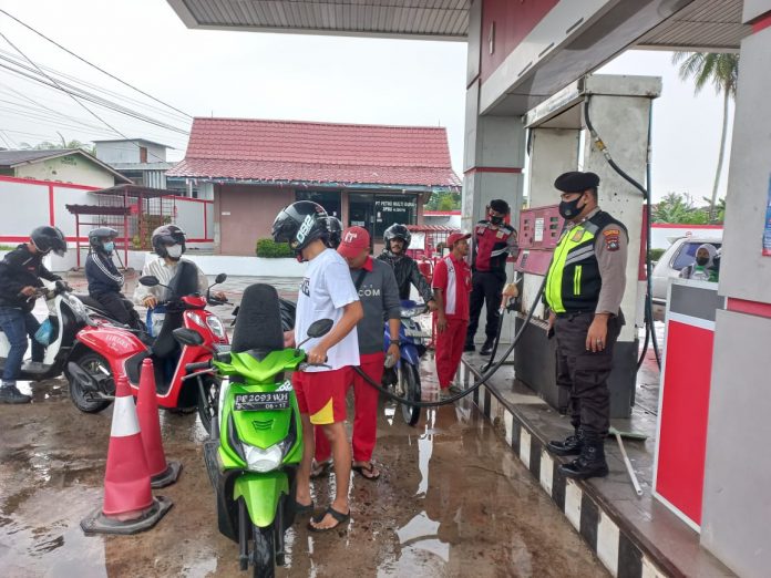 Anggota Patroli Sat Samapta Polresta Tanjungpinang, Minggu (18/09), melaksanakan Patroli SPBU dan mobiling di wilayah hukum polresta Tanjungpinang, seperti di SPBU Jl. D.I Panjaitan km 7, dan SPBU jl. RH Fisabilllah km 8. F,ist