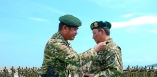 Kapolri Dikukuhkan Sebaga Warga Kehormatan Kostrad Pangkostrad Letjen Maruli Simanjuntak mengukuhkan Kapolri Jenderal Listyo Sigit Prabowo sebagai warga kehormatan keluarga besar Kostrad di Pantai Palangpang Kecamatan Ciemas, Kabupaten Sukabumi, Jawa Barat, Selasa, 13 September 2022 f,ist