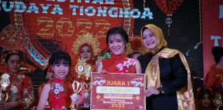 Bekerjasama dengan Dispar Kepri, Warga Antusias Tonton Festival Budaya Tionghoa di Mall TCC Tanjungpinang Festival Budaya Tionghoa 2022 dilaksanakan Ikatan Tionghoa Muda ( ITM ) bekerjasama dengan Dinas Pariwisata Provinsi Kepulauan Riau F,Dispar Kepri