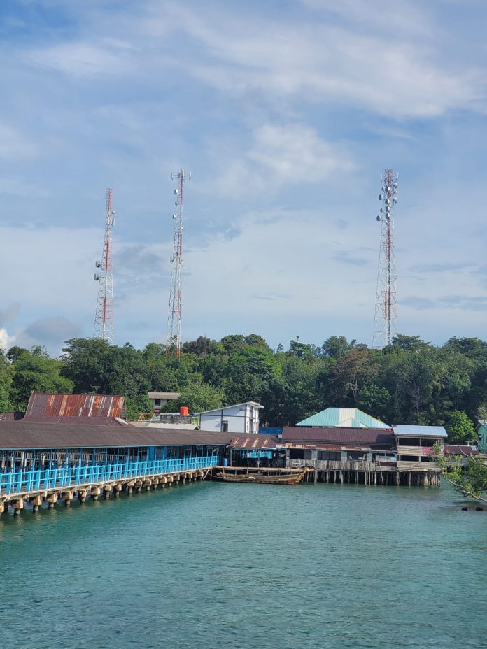 Gubernur Kepulauan Riau H. Ansar Ahmad, Rabu (21/9) mengatakan, Pemerintah Provinsi Kepri bertanggungjawab menyediakan infrastruktur jaringan seperti Base Transceiver Station (BTS) hingga kepelosok Kepri F, kiriman diskominfo kepri