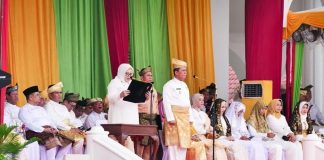 Hari Jadi ke-20 Kepri, Marlin Baca Visi Misi & Tabur Bunga di Makam Tokoh Kepri Wakil Gubernur Kepulauan Riau (Kepri) Hj Marlin Agustina, membacakan Visi Misi Provinsi Kepri, saat menghadiri Upacara Hari Jadi Ke-20 Kepri, di Gedung Daerah, Tanjungpinang, Sabtu (24/9) F, diskominfo Kepri