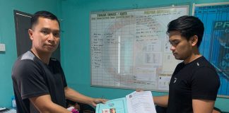 Warga Binaan Temukan Bungkus Rokok Berisi Diduga Sabu, Petugas Gagalkan Narkotika Masuk Lapas Tanjungpinang Seorang Petugas Lembaga Pemasyarakatan Kelas IIA Tanjungpinang berhasil menggagalkan penyelundupan barang yang diduga Narkotika jenis Sabu, Jumat (30/9). f,Lapas Kelas II A Tanjungpinang