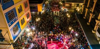 Festival Lampion Lantern Gagasan Dispar Kepri dan Asparnas Kepri Disaksikan Ribuan Masyarakat Ribuan masyarakat Tanjungpinang berbondong-bondong meramaikan Festival Lampion Lantern Dream Parade yang digagas Dinas Pariwisata Kepri dan DPD Asosiasi Pariwisata Nasional (Asparnas) Kepri yang digelar di Tanjungpinang, Sabtu (10/09) F,drone Dispar Kepri