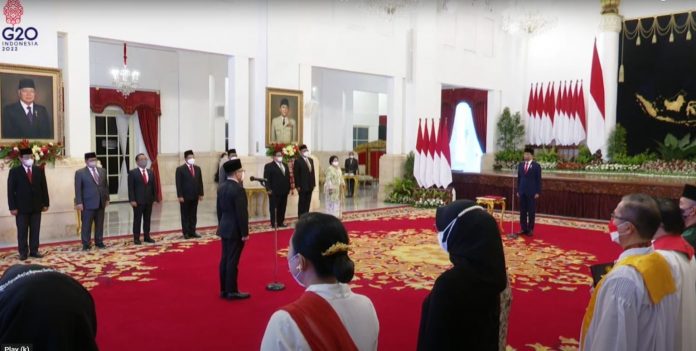 Presiden Jokowi melantik Abdullah Azwar Anas menjadi Menteri PANRB, Rabu (07/09/2022), di Istana Negara, Jakarta. (Sumber: Tangkapan Layar)