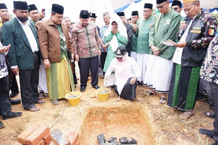 Peletakan pondasi pertama graha NU yang dilakukan oleh Wali Kota Tanjungpinang, Rahma, di Jalan Raya Bandara Raja Haji Fisabilillah, Kota Tanjungpinang, Kepri, Rabu (14/9) F,ist