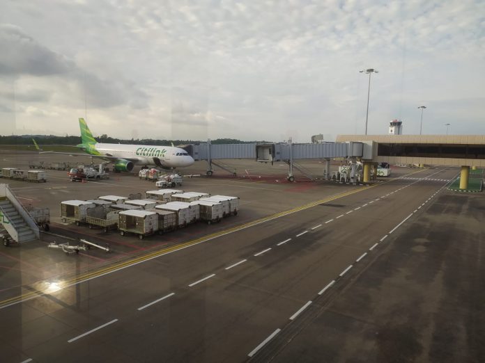 Bandara Hang Nadim Batam merupakan salah satu bandara internasional di Kepri yang melayani penerbangan rute internasional F,dok