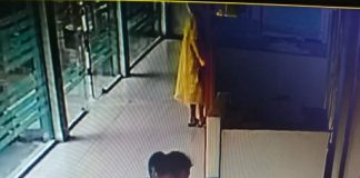 Diberi PIN ATM, Asisten Rumah Tangga ini Malah Gasak Uang Majikan Rp120 Juta dari ATM Foto pelaku saat mengambil uang korban lewat ATM di salah satu mesin ATM di Tanjungpinang F,ist