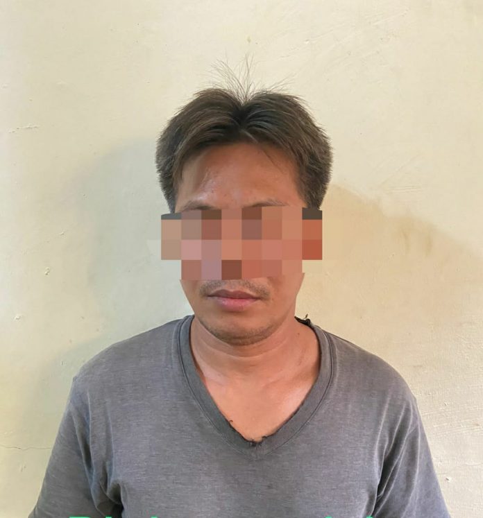 Unit Reskrim Polsek KKP Batam menangkap inisial J di Halte Masjid Raya Batam Centre, Kota Batam, Rabu (28/9). J diduga pelaku dugaan tindak pidana perlindungan Pekerja Migran Indonesia F,Humas KKP Batam