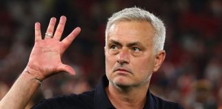 AS Roma Kalah 4:0, Jose Mourinho Sebut Lebih Baik Kalah Telak Daripada Kalah Beruntun Jose Mourinho mengatakan dirinya lebih suka kalah satu laga dengan skor 4-0 daripada empat laga dengan skor 1-0 F,sportsMax
