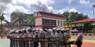 Siap Siaga, Sat Samapta Polresta Tanjungpinang Gelar Latihan Pengendalian Massa (Dalmas) Sat Samapta Polresta Tanjungpinang melaksanakan latihan peningkatan kemampuan pengendalian massa (Dalmas) di Lapangan apel Polresta Tanjungpinang, Sabtu (15/10) F,humas Polres