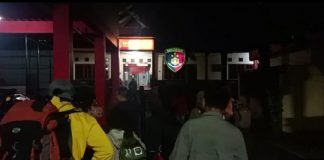 Tim Reskrim Polresta Tanjungpinang Berhasil Ungkap Rumah Penampungan Calon PMI Ilegal di Tanjungpinang Tim Reskrim Polresta Tanjungpinang berhasil mengungkap penyeludupan calon Pekerja Migran Indonesia (PMI) ilegal di Tanjungpinang, Minggu (9/10) pukul 23.15. F,BI