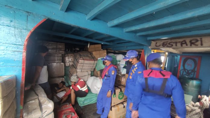 Satuan Polair Polresta Tanjungpinang melakukan patroli sekaligus sambang di wilayah perairan Tanjungpinang, Selasa (25/10) F,Polresta Tanjungpinang