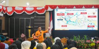 Gubernur Ansar Beri Kuliah Umum di Universitas Karimun Gubernur Ansar saat memberikan kuliah umum dengan tema "Peran Pemuda Untuk Kepri di Masa Depan" di Gedung Nasional, Tanjung Balai Karimun, Sabtu (29/10) F,Diskominfo Kepri