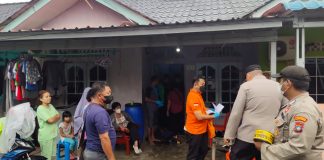 Belum Diketahui Sebabnya, Gerald Ditemukan Tewas Tergantung di Lantai 2 Seorang karyawan toko di Tanjungpinang, Gerald Phordisa Lay Rade (18) ditemukan tewas tergantung di lantai 2 belakang rumah Jalan Gatot Subroto, Kelurahan Kampung Bulang Kota Tanjungpinang, Pukul 07.05 WIB, Rabu,(5/10). F,BI