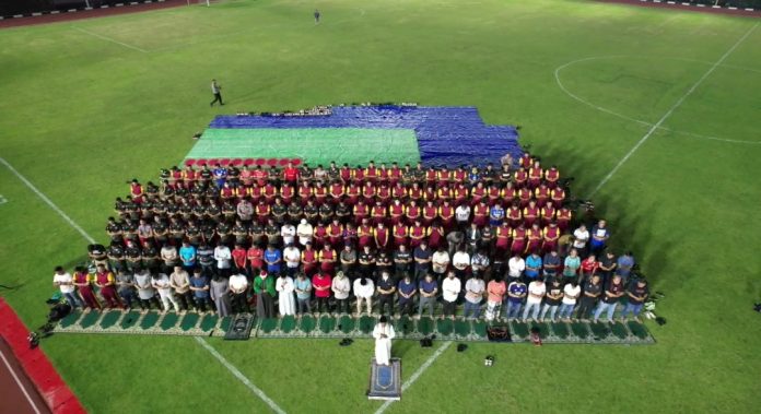 Polda Kepri menggelar salat ghoib dan doa bersama di Lapangan Satya Haprabu, Polda Kepri. Senin (3/10) F, humas Polda Kepri