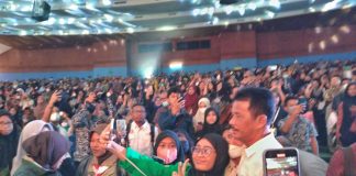 Dinobatkan Jadi “Ayah Milenial” Wali Kota Batam Dorong Generasi Milenial Bisa Ikuti Perkembangan Teknologi yang Terus Meningkat Wali Kota Batam-Kepala Badan Pengusahaan (BP) Batam H Muhammad Rudi (HMR) dinobatkan jadi "Ayah Milenial" dalam acara pekan literasi digital tahun 2022 di Gedung Sumatera Expo Centre, Kamis (13/10) F, Humas Pemko Batam