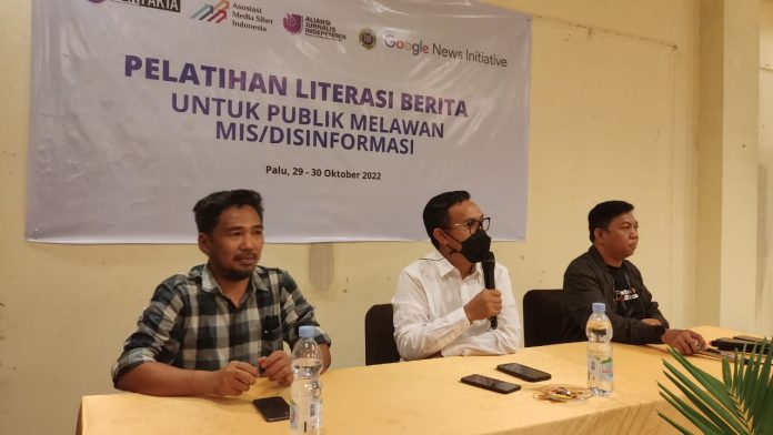 Asosiasi Media Siber Indonesia AMSI Sulawesi Tengah menggelar pelatihan literasi berita untuk publik melawan Mis dan Disinformasi di , Kota Palu, Sabtu-Minggu (29-30/10) F, AMSI