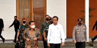 Kunjungi Babel, Berikut Agenda Presiden Jokowi Presiden Jokowi didampingi Seskab Pramono Anung melakukan kunjungan kerja ke Provinsi Kepulauan Bangka Belitung, Kamis (20/10/2022), dari Pangkalan TNI AU Halim Perdanakusuma, Jakarta. (Foto: BPMI Setpres/Rusman)