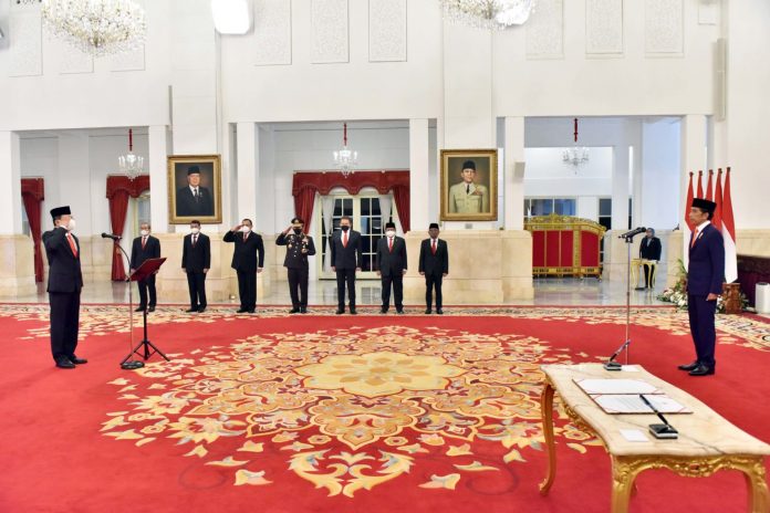 F,Presiden Jokowi saat melantik Johanis Tanak sebagai Wakil Ketua KPK Sisa Masa Jabatan 2019-2023, di Istana Negara, Jakarta, Jumat (28/10/2022) pagi. (Foto: Humas Setkab/Jay)