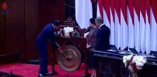 Presiden Jokowi Ajak Negara G20 Turunkan Ego dan Kerja Sama Hadapi Krisis Global Presiden Jokowi secara resmi membuka sidang ke-8 Parlemen G20, di Senayan, Jakarta, Kamis (06/10/2022). (Sumber: Setkab)