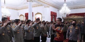 Kepercayaan Publik Terhadap Polri Makin Menurun, Presiden Berikan Pengarahan Khusus Presiden Jokowi memberikan arahan kepada jajaran Polri, Jumat (14/10/2022), di Istana Negara, Jakarta. (Foto: BPMI Setpres)
