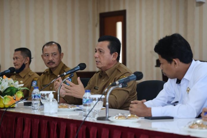 Gubernur Kepulauan Riau H. Ansar Ahmad bersama jajaran OPD Pemprov Kepri menggelar entry meeting bersama Badan Pemeriksa Keuangan (BPK) Perwakilan Kepri di Gedung Graha Kepri Batam Centre, Kota Batam, Senin (10/10) F,diskominfo Kepri