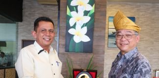 Gubernur Ansar dan Menteri Perdagangan dan Industri Singapura Bahas Kerjasama antara Kepri dan Singapura Gubernur Kepulauan Riau H. Ansar Ahmad bersama Minister Trade Industry (Menteri Perdagangan dan Industri) Singapura, Gan Kim Yong membahas potensi dan rencana pengembangan kerja sama antara Kepri dan Singapura di Grand Lagoi Hotel, Bintan, Jumat (14/10) F,diskominfo Kepri