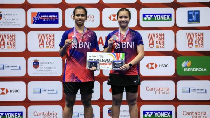 Pasangan ganda putri Indonesia Rachel Allessya Rose/Meilysa Trias Puspitasari belum berhasil mencetak sejarah menjadi juara ganda putri pertama juarai Kejuaraan Dunia Junior 2022 F,PBSI