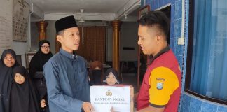Polsek Kawasan Pelabuhan Polresta Barelang Bagikan Sembako di Panti Asuhan Al Hidayah Sekupang Polsek Kawasan Pelabuhan Polresta Barelang menyalurkan bantuan sembako kepada panti asuhan AL Hidayah di Sekupang, Jumat (11/11) F,Polresta Barelang