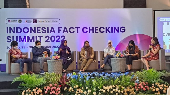 Penandatanganan yang Dilakukan Wakil Dari Organisasi dan Komunitas yaitu Mafindo, AJI, AMSI, Perludem Dalam Acara Indonesia Fact-Checking Summit (IFCS) 2022 di Hotel AOne, Rabu (30/11) F,AMSI