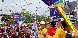 Gubernur Lepas Gerak Jalan Santai Sempena Hari Guru Ke-77 di KBC Batam Gubernur Kepri H. Ansar Ahmad melepas peserta gerak jalan santai, sempena dengan Peringatan Hari Guru Nasional ke-77 Tahun 2022, yang dilaksanakan di Parkiran KBC Batam Centre, Sabtu (19/11) F,Diskominfo Kepri