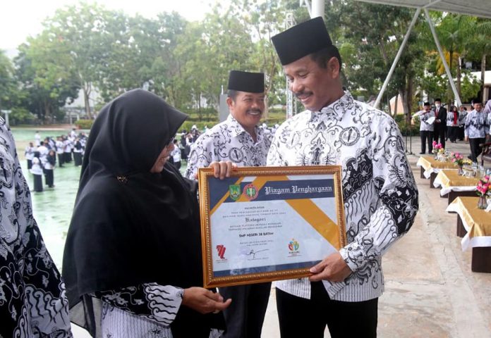 Wali Kota Batam, Muhammad Rudi, mengajak semua pihak mengenang jasa para guru saat memperingati Hari Guru Nasional tingkat Kota Batam, Jumat (25/11) F,Humas Pemko Batam