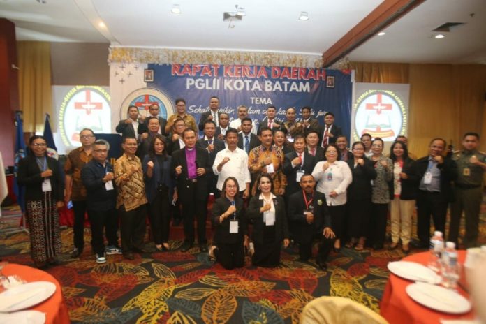 Rudi saat membuka Rakerda Persekutuan Gereja dan Lembaga Injil Indonesia (PGLII) Kota Batam di Crown Vista Hotel, Senin (28/11) F,Pemko Batam