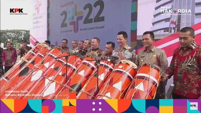 Gubernur Kepulauan Riau H. Ansar Ahmad menghadiri Pembukaan Road to Hari Anti Korupsi Sedunia (Hakordia) Wilayah I yang digelar Komisi Pemberantasan Korupsi (KPK) RI di Lapangan Astaka dan GOR Indoor, Medan, Sumatera Utara, Selasa (29/11) F,Diskominfo Kepri Gubernur Kepulauan Riau H. Ansar Ahmad menghadiri Pembukaan Road to Hari Anti Korupsi Sedunia (Hakordia) Wilayah I yang digelar Komisi Pemberantasan Korupsi (KPK) RI di Lapangan Astaka dan GOR Indoor, Medan, Sumatera Utara, Selasa (29/11) F,Diskominfo Kepri