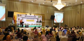 Jalin Silaturahmi, Gubernur Ansar Akui Keluarga Besar IKKB Bantu Kontribusi Pembangunan Kepri Gubernur Kepri, Ansar Ahmad saat bersilaturahmi dengan IKKB se-Provinsi Kepulauan Riau, di Ballrom Pacific Place Hotel Kota Batam, Sabtu (27/11) F,Diskominfo Kepri