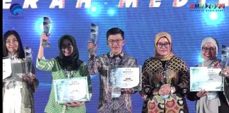 Video Berjudul Kerja Nyata Untuk Kepri Terang Membawa Diskominfo Kepri Juara II Nasional AMH 2022 Kepala Dinas Kominfo Kepri Hasan, hadir penghargaan terbaik ke-2 Nasional dalam Anugerah Media Humas (AMH) 2022 yang diselenggarakan Kementerian Kominfo RI di Marriot Hotel, Yogyakarta, Kamis (24/11) F,Diskominfo Kepri