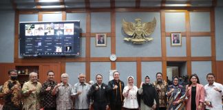 Kabar Baik Bagi Timnas Indonesia, Komisi X DPR Setujui Shayne Elian Jay Pattynama Jadi WNI Komisi X Dewan Perwakilan Rakyat Republik Indonesia (DPR RI) menyetujui pemberian kewarganegaaan Indonesia kepada calon pemain tim nasional sepakbola Indonesia, Shayne Elian Jay Pattynama.(foto:raiky/kemenpora.go.id)