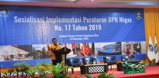 Peraturan BPH Migas No. 17 tahun 2019 Disosialisasikan, Diharapkan Distribusi BBM Lebih Terawassi Gubernur Kepulauan Riau H. Ansar Ahmad menghadiri sosialisasi itu di Mega Ballroom, Hotel CK, Tanjungpinang, Kamis (24/11) F,Diskominfo Kepri