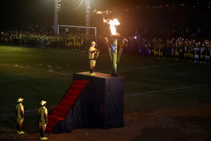 Perhelatan Pekan Olahraga Provinsi (Porprov) ke-V Kepulauan Riau resmi dibuka Gubernur Kepri H. Ansar Ahmad di Stadion Megat Alang Perkasa, Busung, Bintan, Minggu (06/11). F,Diksominfo Kepri