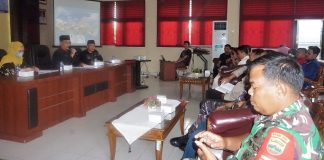 Rumah Keluarga Penerima Manfaat Dipasang Label Kepala Dinas Sosial Kota Tanjungpinang, Achmad Nur Fatah Jumat (4/11) menyampaikan pemko Tanjungpinang akan mulai menerapkan arahan Kemensos melalui surat Direktur Jenderal Penanganan Fakir Miskin nomor 1902/4/2/HK.05.02/05/2019, terkait pemasangan daftar nama KPM bantuan sosial di tempat umum F, Diskominfo Tanjungpinang