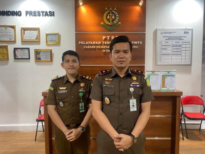 Kepala Cabang Kejaksaan Negeri Natuna di Tarempa (Kacabjari) Roy Huffington Harahap berharap putusan dari Majelis Hakim Pengadilan Negeri Ranai yang dipimpin Ketua Majelis Hakim Pantun dapat menjadi efek jera bagi Terdakwa dan sebagai peringatan kepada siapapun yang melakukan kejahatan seksual terhadap anak dibawah umur F,kiriman untuk Beritaibukota.com