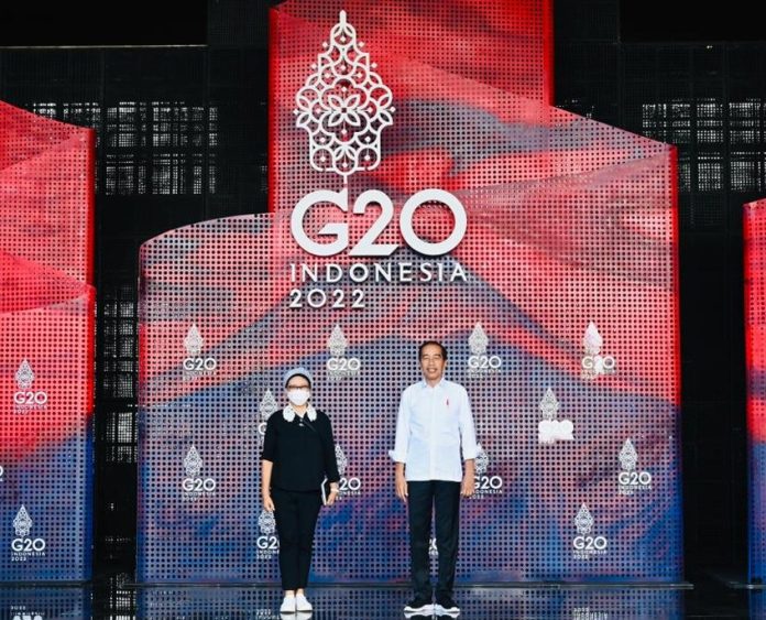Presiden Jokowi didampingi Menlu Retno Marsudi saat meninjau secara sejumlah tempat yang akan dijadikan lokasi penyelenggaraan KTT G20, pada Selasa (08/11/2022). (Foto: BPMI Setpres/Laily Rachev)