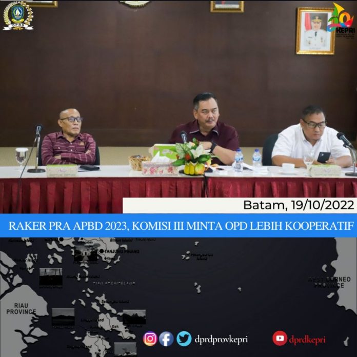 Komisi III DPRD Provinsi Kepulauan Riau melaksanakan rapat kerja dan evaluasi bersama Organisasi Perangkat Daerah (OPD) yang menjadi mitra mereka selama tiga hari 17-19 Oktober 2022, F,Humas DPRD Kepri